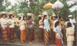 Balinesen bei der Prozession