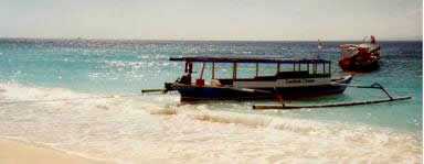 Die typischen Boote von Lombok